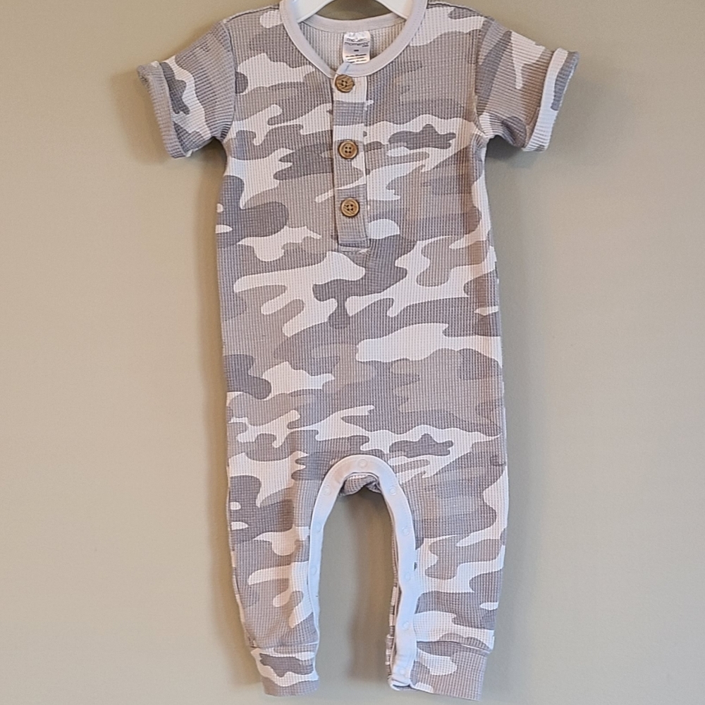 Light grey camo waffle short sleeved footless romper/footie
